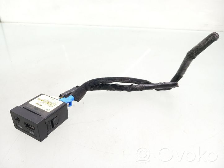 Hyundai i10 Connecteur/prise USB 96120B9100