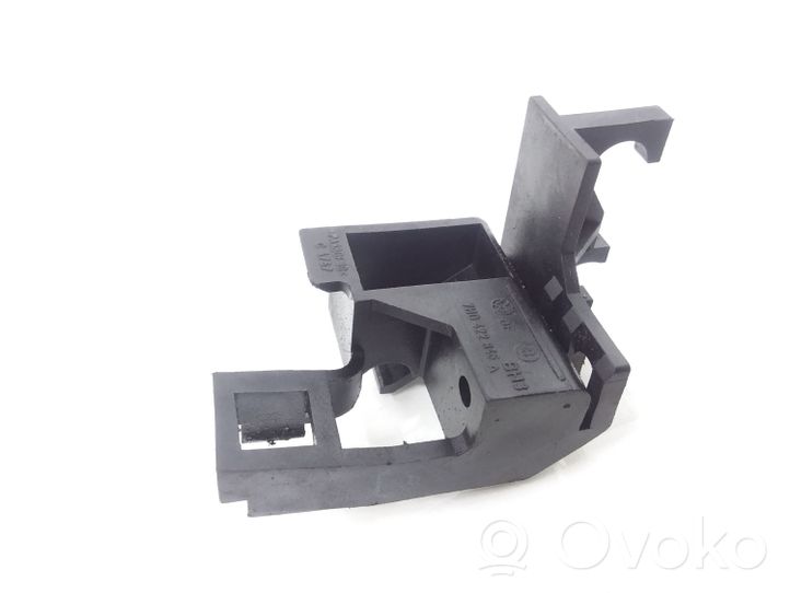 Volkswagen Transporter - Caravelle T5 Radiator mount bracket 7H0422846A