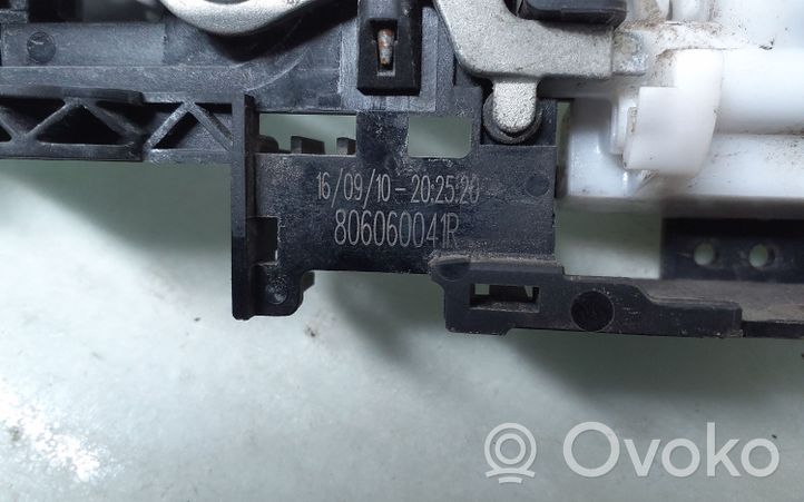 Renault Megane III Klamka zewnętrzna drzwi przednich 806060041R