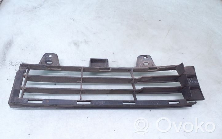 Toyota Land Cruiser (J200) Etupuskurin alempi jäähdytinsäleikkö 5311260040