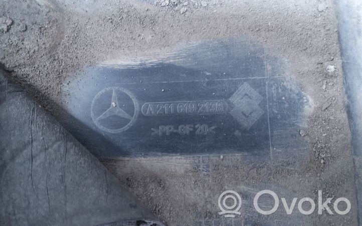 Mercedes-Benz CLS C219 Copertura sottoscocca centrale A2116192138