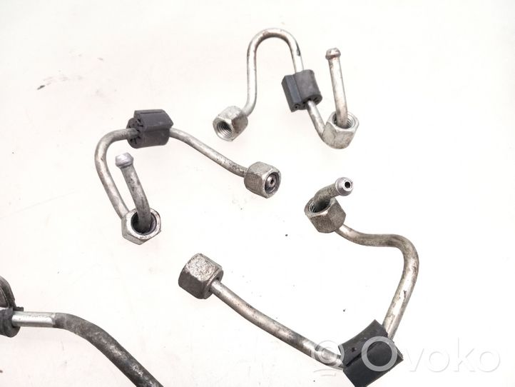 Volkswagen Caddy Fuel injector supply line/pipe 