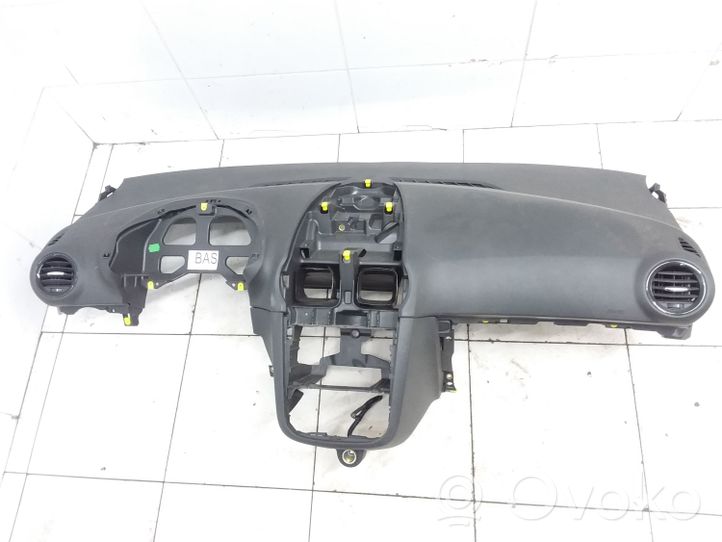 Opel Corsa D Tableau de bord 13184102