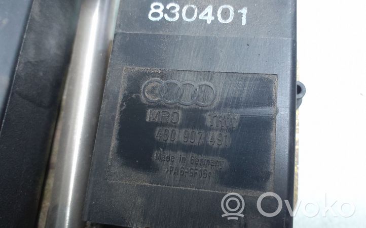 Audi A6 S6 C5 4B Quitasol eléctrico de la ventana trasera 4B0907491