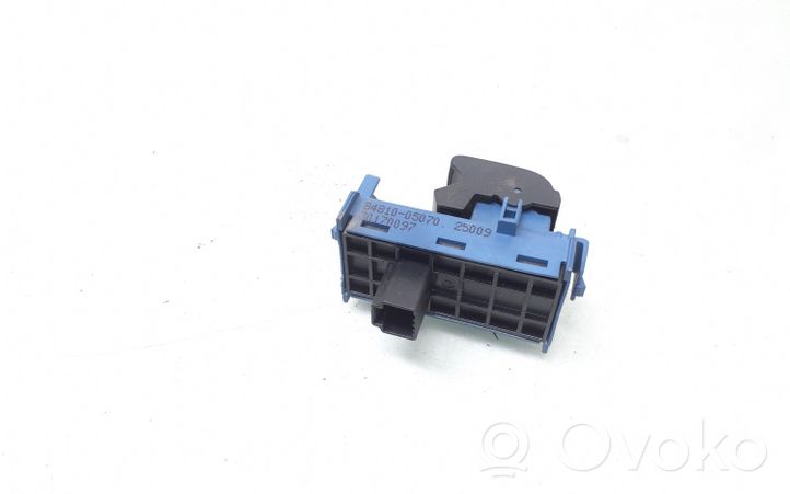 Toyota Avensis T270 Electric window control switch 8481005070