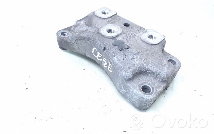 Volkswagen PASSAT B7 Support de boîte de vitesses 1K0199117AM