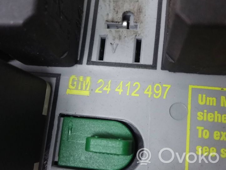 Opel Zafira A Drošinātāju kaste (komplekts) 24412497