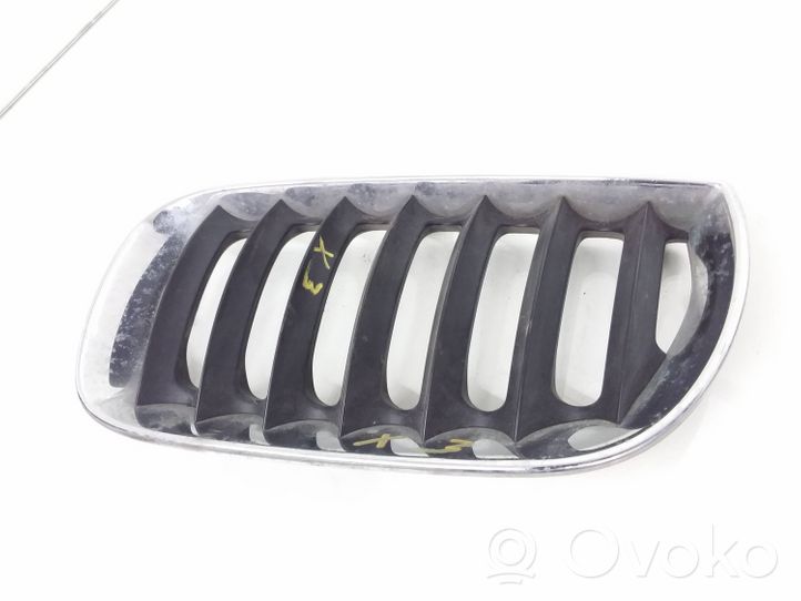 BMW X3 E83 Front bumper upper radiator grill 3402909