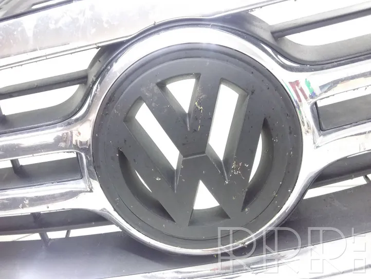 Volkswagen Tiguan Maskownica / Grill / Atrapa górna chłodnicy 5N0853653A