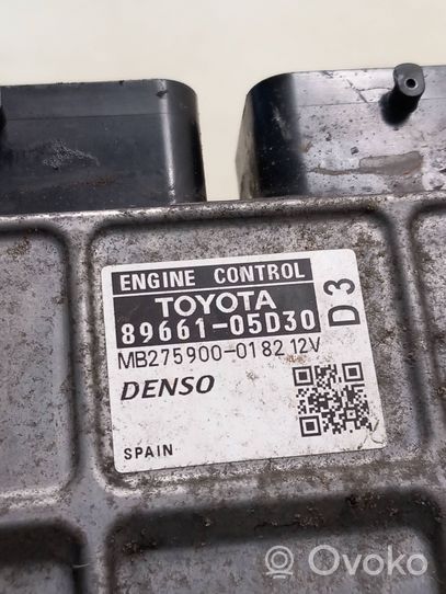 Toyota Avensis T270 Variklio valdymo blokas 8966105D30