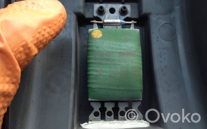 Volkswagen Golf IV Pečiuko ventiliatoriaus reostatas (reustatas) 1J0819022a