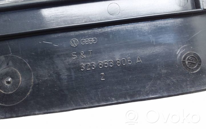 Volkswagen PASSAT B2 Copertura del rivestimento del sottoporta posteriore 323853805A