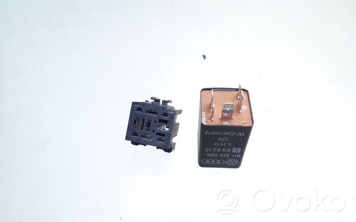 Volkswagen PASSAT B2 Other relay 811919096