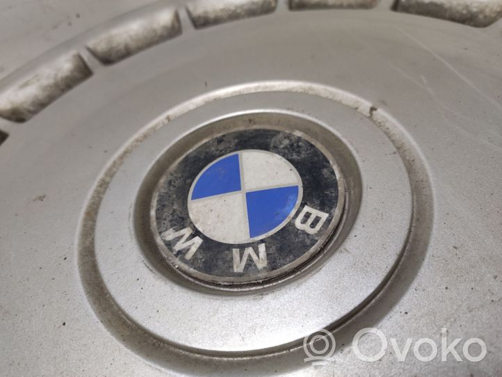 BMW 5 E34 15 Zoll Radkappe 1129843