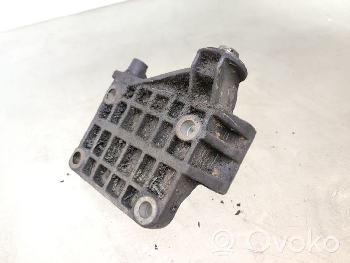 Audi A6 S6 C6 4F Supporto del generatore/alternatore 059903143K