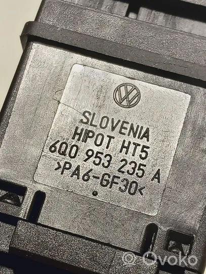 Volkswagen Polo IV 9N3 Interruttore luci di emergenza 6Q0953235A