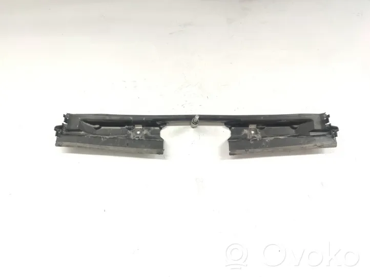 BMW 5 E60 E61 Radiatoru dekoratīvā apdare 7050650