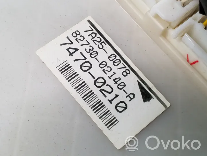 Toyota Auris 150 Fuse module 8273002140