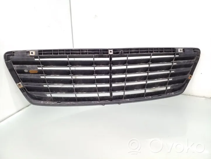 Mercedes-Benz S W220 Grille calandre supérieure de pare-chocs avant A2208800583