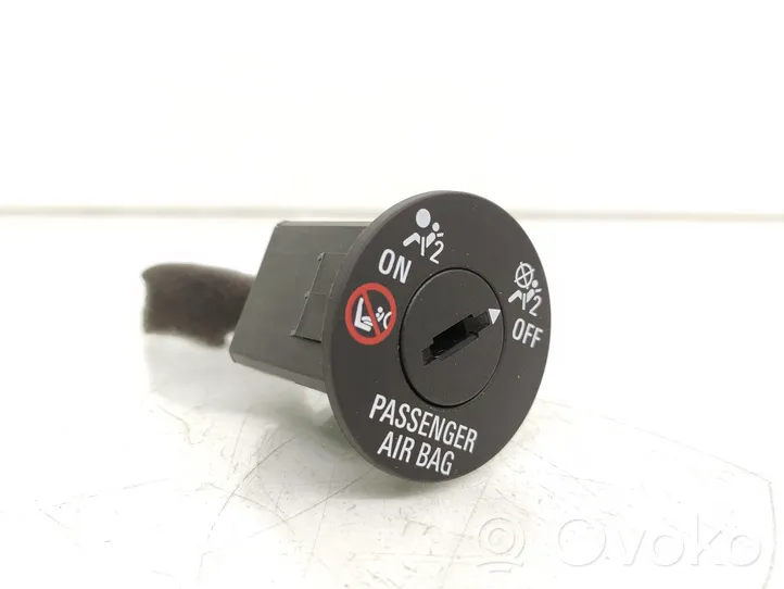 Chevrolet Captiva Passenger airbag on/off switch 13577258