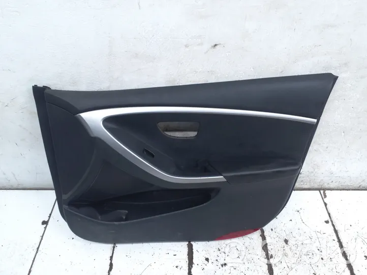 Hyundai i30 Rivestimento del pannello della portiera anteriore 82380A6000