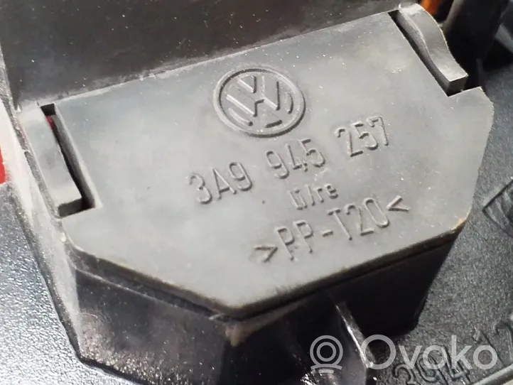 Volkswagen PASSAT B4 Galinis žibintas kėbule 3A9945111B