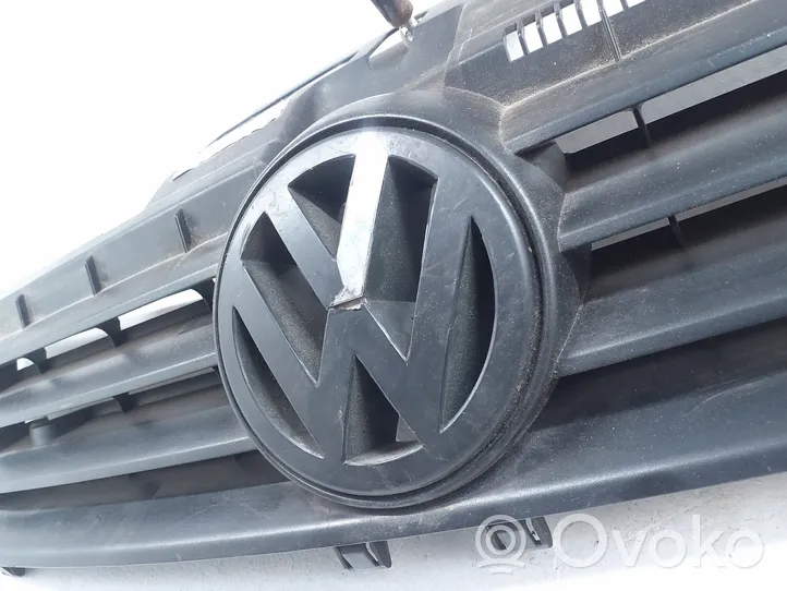 Volkswagen Polo Etupuskurin ylempi jäähdytinsäleikkö 6Q0853651C