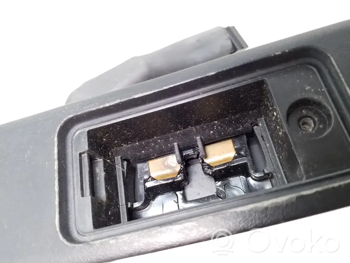 Audi A4 S4 B7 8E 8H Bagāžnieka numura zīmes apgaismojuma līste 8P4827574