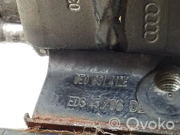 Audi A4 S4 B7 8E 8H Charnière inférieure de porte avant 8E0831412E