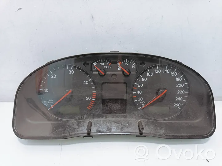 Volkswagen PASSAT B5 Compteur de vitesse tableau de bord 3B0920822A