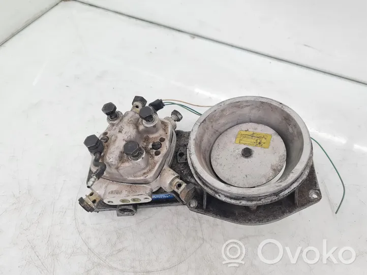 Audi 80 90 B3 Distributore del carburante agli iniettori 0438121011