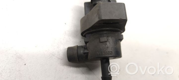 BMW 7 E38 Vacuum valve 1433602