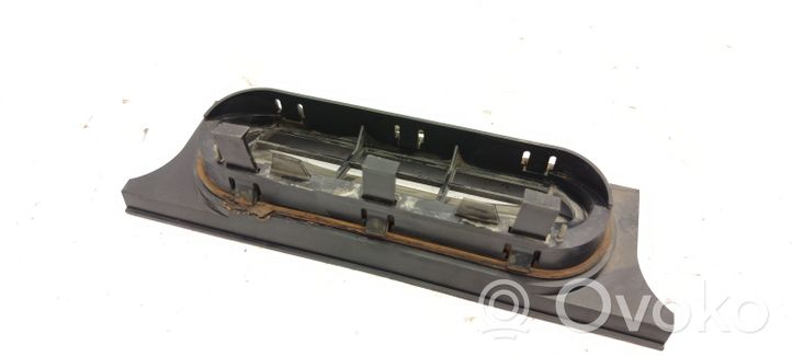 BMW 3 E30 Évent de pression de quart de panneau 64221922279