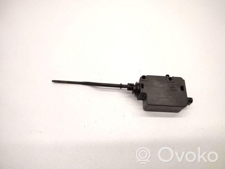 BMW 3 E46 Serratura del tappo del serbatoio del carburante 67118372240