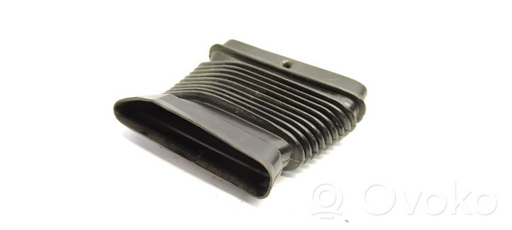 BMW 3 E30 Conduit d'air (cabine) 1370635