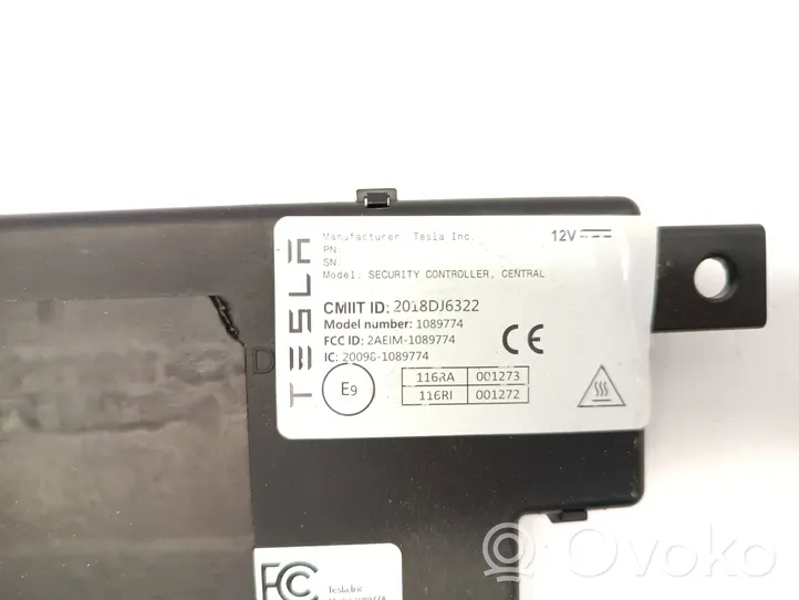 Tesla Model 3 Centrālās atslēgas vadības bloks 110024100D