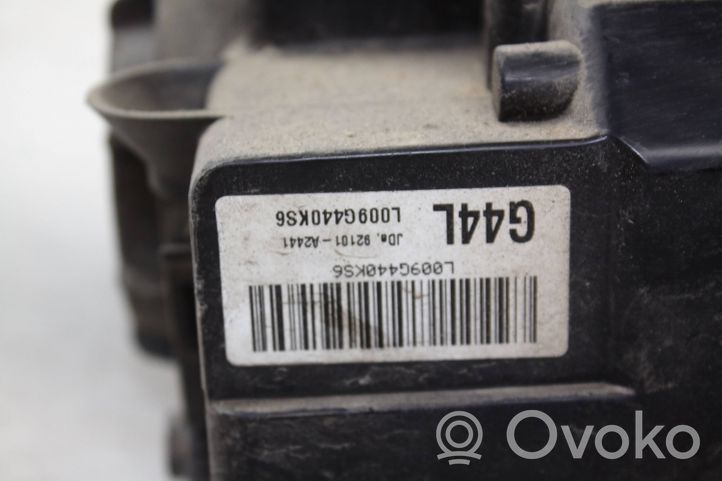 KIA Ceed Lampa przednia 92101A2441