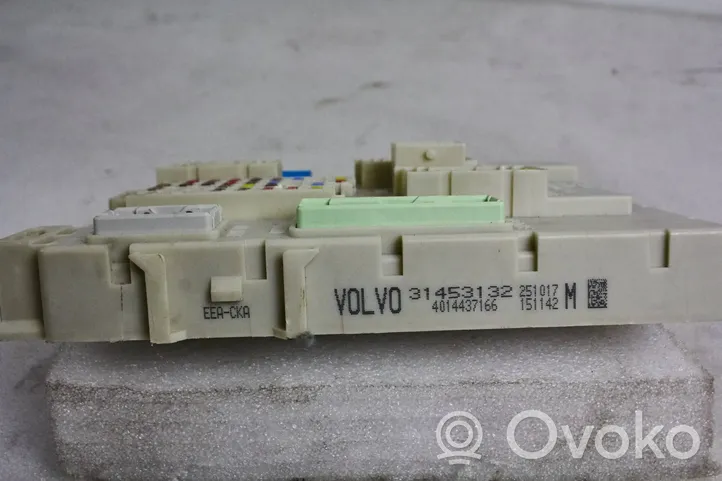 Volvo V40 Cross country Boîte à fusibles 31453132
