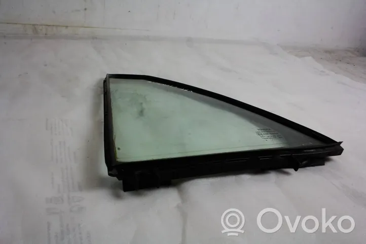 Toyota Avensis T270 Fenêtre latérale vitre arrière 6818905070