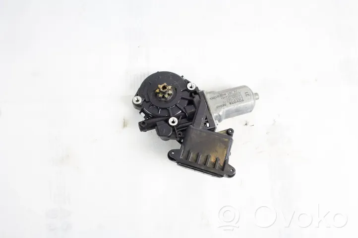 Toyota Avensis T270 Moteur de lève-vitre de porte avant 8570102010