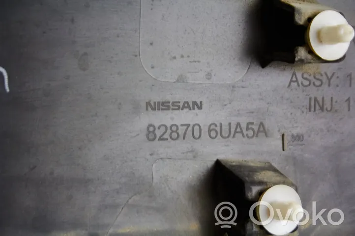 Nissan Qashqai Rivestimento portiera posteriore (modanatura) 828706ua5a