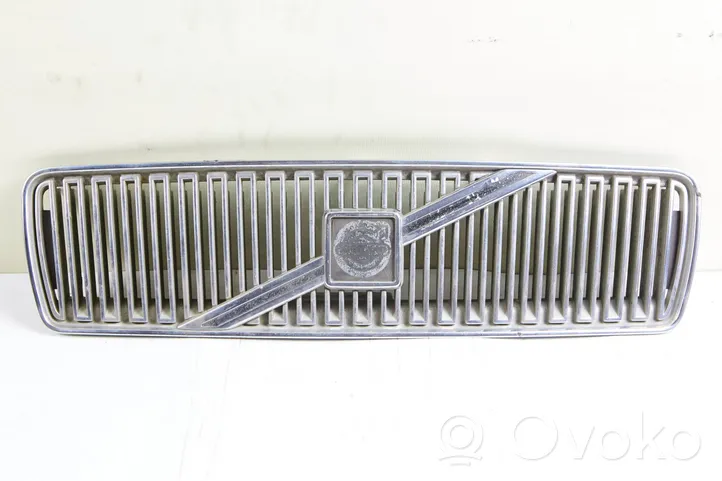 Volvo 440 Front bumper upper radiator grill 467366