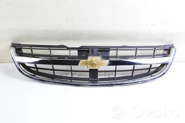 Chevrolet Epica Maskownica / Grill / Atrapa górna chłodnicy 96635474