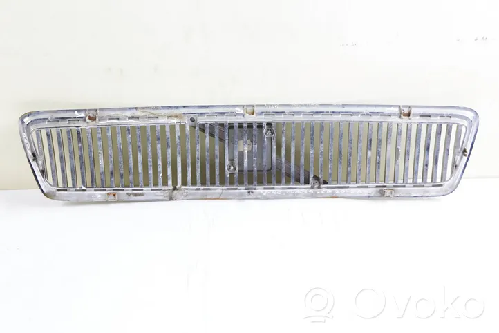 Volvo S40, V40 Grille calandre supérieure de pare-chocs avant 803301