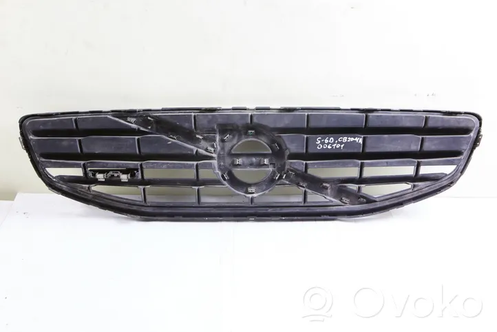 Volvo S60 Grotelės viršutinės 31333690