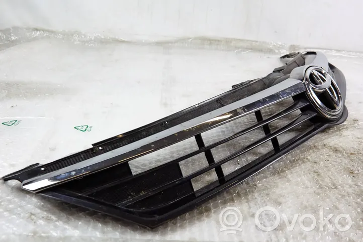 Toyota Camry Grille calandre supérieure de pare-chocs avant 5311433020