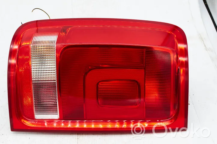 Volkswagen Amarok Rear/tail lights 2H1945095C