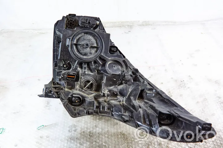 Renault Trafic III (X82) Lampa przednia 260100146r