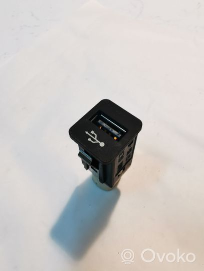 BMW 7 F01 F02 F03 F04 Connettore plug in USB 6131916719601