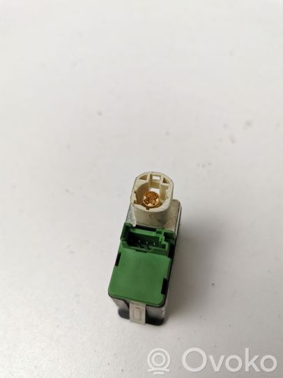 61319129652 BMW 7 F01 F02 F03 F04 USB-Anschluss, 20.55 € | RRR